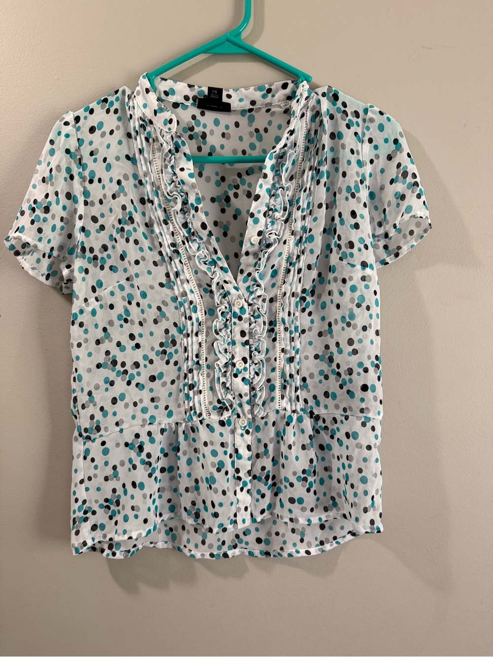 East 5th White Ruffle V-Neck Blouse with Teal & Gray Polka Dots